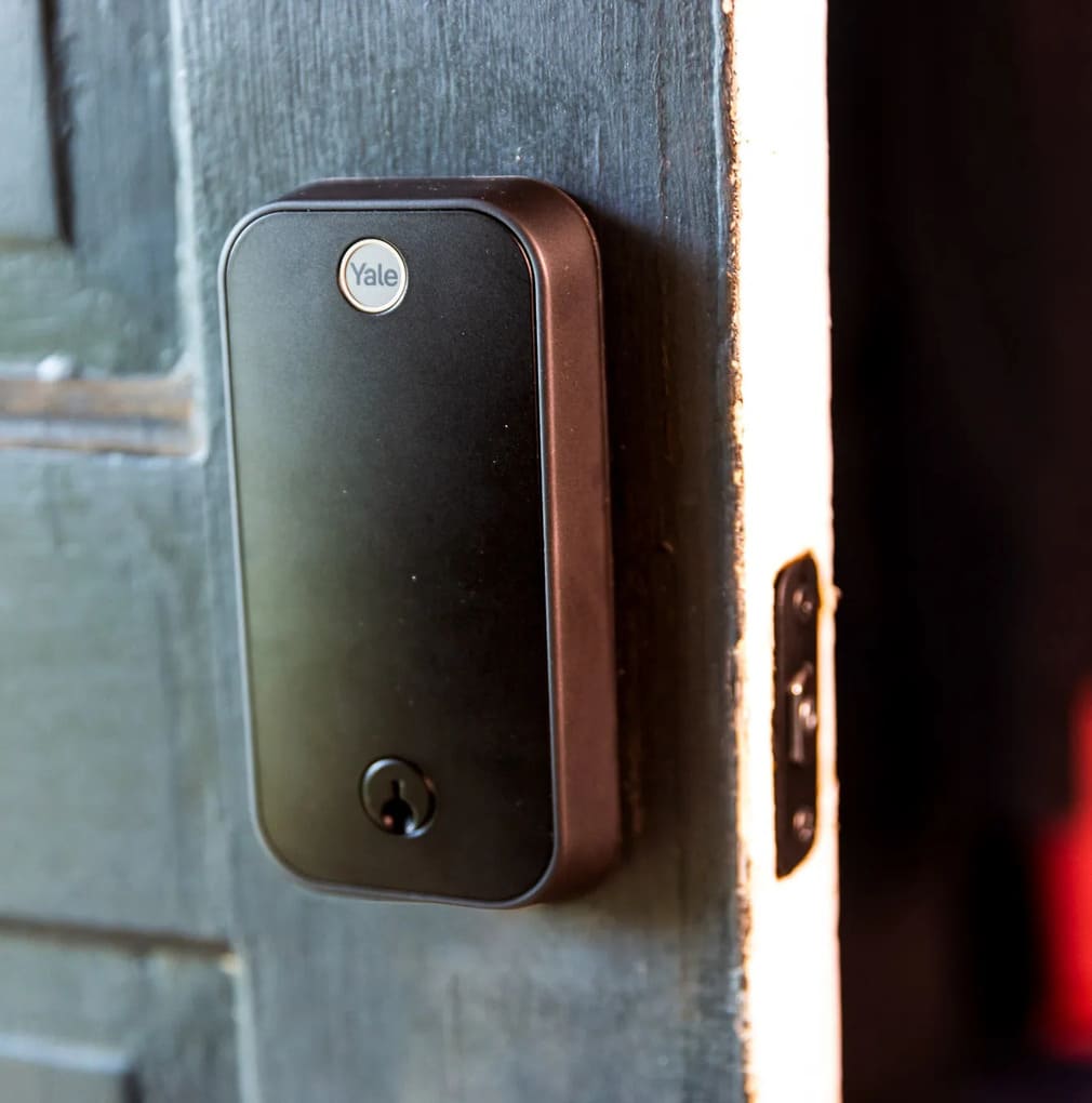 236819_Yale_Assure_Lock_2_JTuohy_0007_2 Smart lock installed on commercial entry door